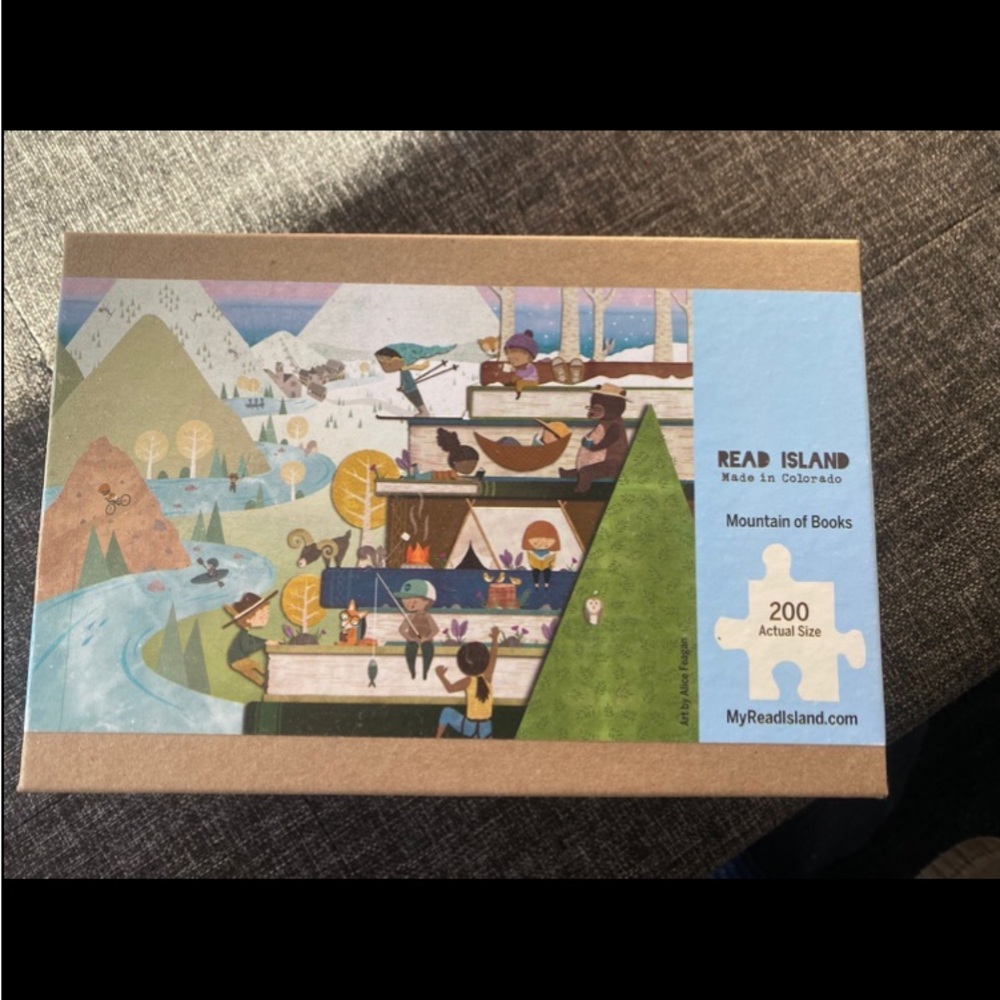⭐️ Read Island, LLC⭐️Read Island Mountain of Books Puzzle